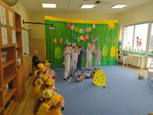 Grafika #35: 13.04.2022 Przedstawienie teatralne pt."Wielkanoc z kurką i zającem"