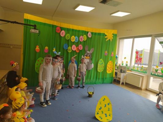 Grafika #36: 13.04.2022 Przedstawienie teatralne pt."Wielkanoc z kurką i zającem"