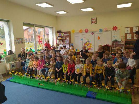 Grafika #37: 13.04.2022 Przedstawienie teatralne pt."Wielkanoc z kurką i zającem"