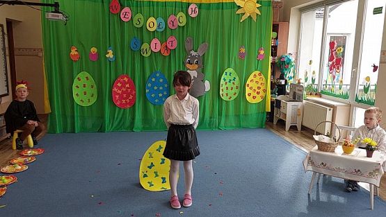 Grafika #38: 13.04.2022 Przedstawienie teatralne pt."Wielkanoc z kurką i zającem"