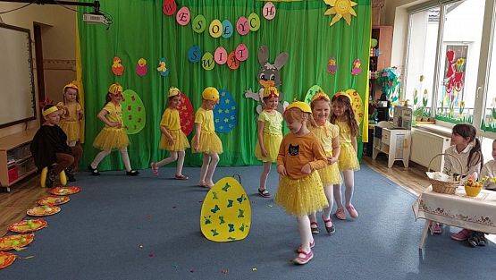 Grafika #39: 13.04.2022 Przedstawienie teatralne pt."Wielkanoc z kurką i zającem"