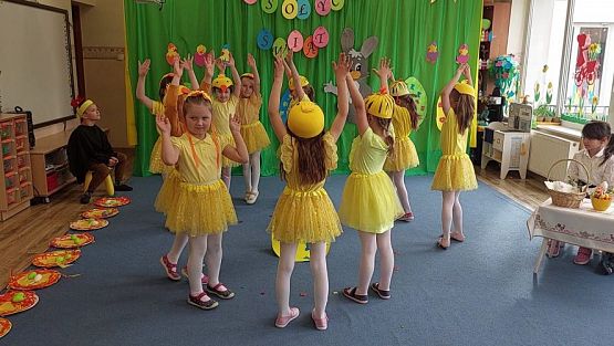 Grafika #44: 13.04.2022 Przedstawienie teatralne pt."Wielkanoc z kurką i zającem"