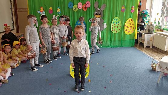 Grafika #45: 13.04.2022 Przedstawienie teatralne pt."Wielkanoc z kurką i zającem"