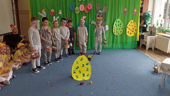 Grafika #46: 13.04.2022 Przedstawienie teatralne pt."Wielkanoc z kurką i zającem"