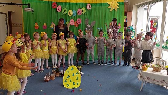 Grafika #49: 13.04.2022 Przedstawienie teatralne pt."Wielkanoc z kurką i zającem"