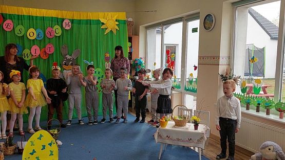 Grafika #51: 13.04.2022 Przedstawienie teatralne pt."Wielkanoc z kurką i zającem"