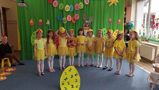 Grafika #56: 13.04.2022 Przedstawienie teatralne pt."Wielkanoc z kurką i zającem"