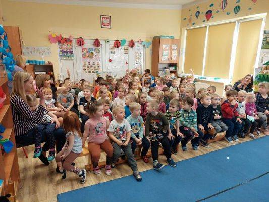 Grafika #1: 24.03.2022 Przedstawienie teatralne "O rycerzu co księżniczkę ratował"