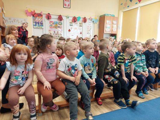 Grafika #2: 24.03.2022 Przedstawienie teatralne "O rycerzu co księżniczkę ratował"