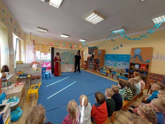 Grafika #5: 24.03.2022 Przedstawienie teatralne "O rycerzu co księżniczkę ratował"