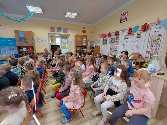 Grafika #7: 24.03.2022 Przedstawienie teatralne "O rycerzu co księżniczkę ratował"