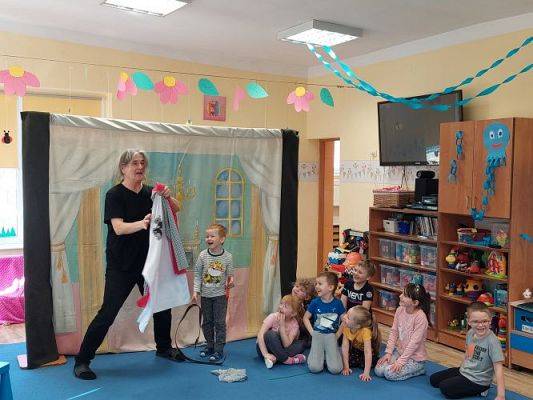 Grafika #17: 24.03.2022 Przedstawienie teatralne "O rycerzu co księżniczkę ratował"