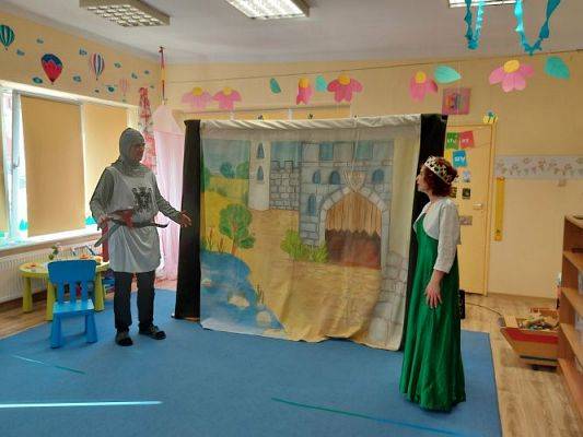 Grafika #23: 24.03.2022 Przedstawienie teatralne "O rycerzu co księżniczkę ratował"