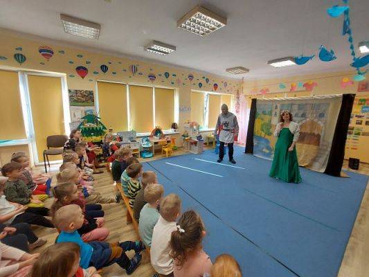 Grafika #25: 24.03.2022 Przedstawienie teatralne "O rycerzu co księżniczkę ratował"