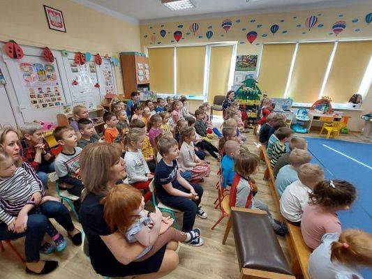 Grafika #26: 24.03.2022 Przedstawienie teatralne "O rycerzu co księżniczkę ratował"