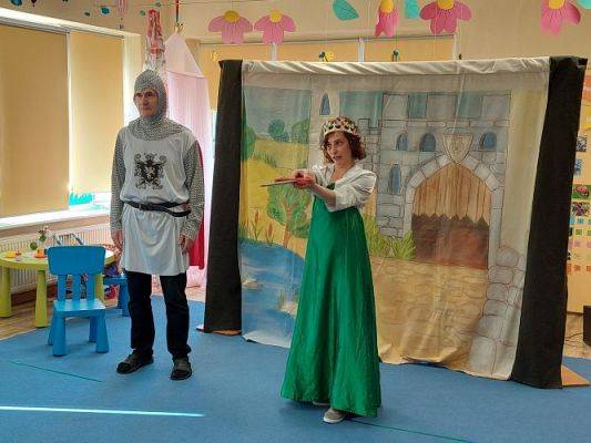 Grafika #27: 24.03.2022 Przedstawienie teatralne "O rycerzu co księżniczkę ratował"