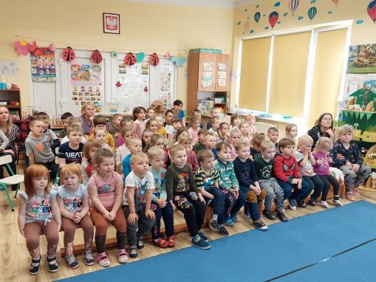 Grafika #29: 24.03.2022 Przedstawienie teatralne "O rycerzu co księżniczkę ratował"