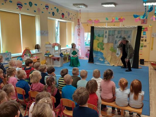 Grafika #30: 24.03.2022 Przedstawienie teatralne "O rycerzu co księżniczkę ratował"