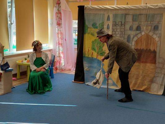 Grafika #31: 24.03.2022 Przedstawienie teatralne "O rycerzu co księżniczkę ratował"