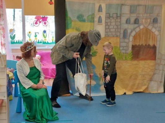 Grafika #33: 24.03.2022 Przedstawienie teatralne "O rycerzu co księżniczkę ratował"