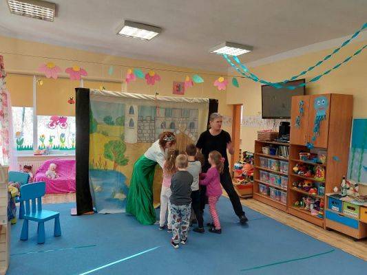 Grafika #38: 24.03.2022 Przedstawienie teatralne "O rycerzu co księżniczkę ratował"