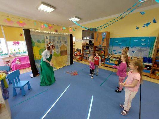 Grafika #42: 24.03.2022 Przedstawienie teatralne "O rycerzu co księżniczkę ratował"