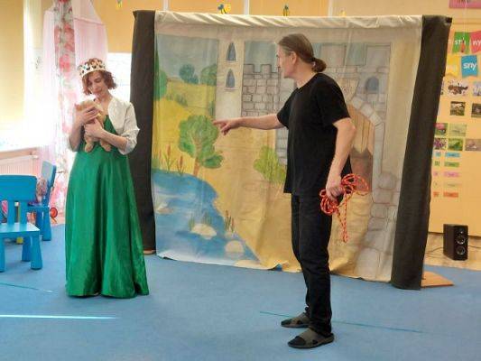 Grafika #44: 24.03.2022 Przedstawienie teatralne "O rycerzu co księżniczkę ratował"