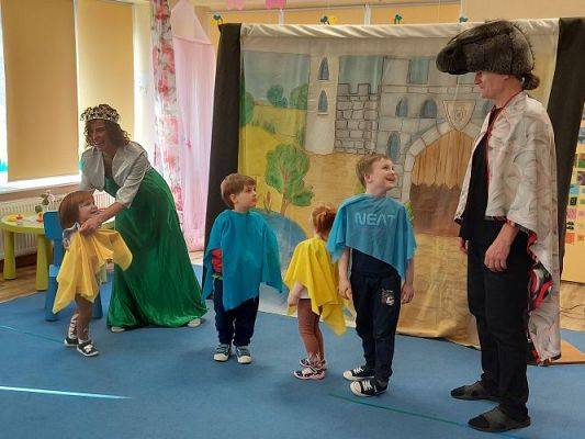 Grafika #48: 24.03.2022 Przedstawienie teatralne "O rycerzu co księżniczkę ratował"