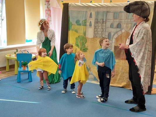 Grafika #49: 24.03.2022 Przedstawienie teatralne "O rycerzu co księżniczkę ratował"