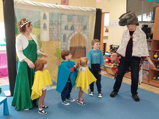 Grafika #50: 24.03.2022 Przedstawienie teatralne "O rycerzu co księżniczkę ratował"