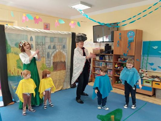 Grafika #64: 24.03.2022 Przedstawienie teatralne "O rycerzu co księżniczkę ratował"