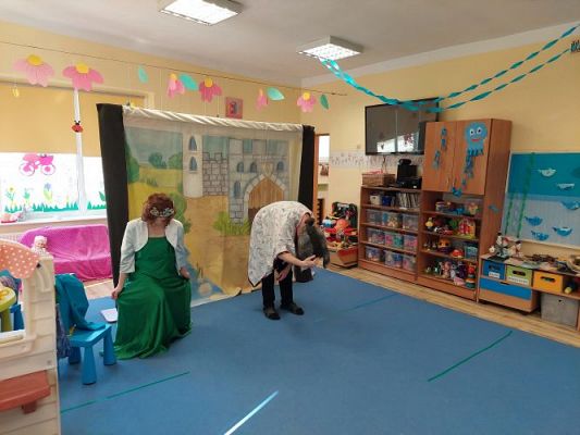 Grafika #69: 24.03.2022 Przedstawienie teatralne "O rycerzu co księżniczkę ratował"