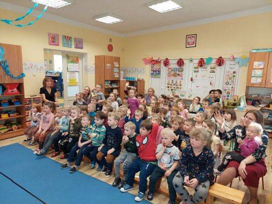 Grafika #71: 24.03.2022 Przedstawienie teatralne "O rycerzu co księżniczkę ratował"