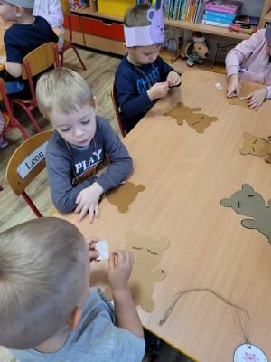 Grafika #2: 25.11.2021 Dzień Misia