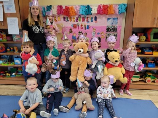 Grafika #16: 25.11.2021 Dzień Misia