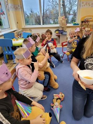 Grafika #32: 25.11.2021 Dzień Misia