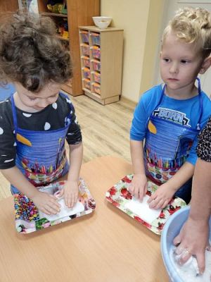 Grafika #16: KLUB MAŁEGO ODKRYWCY Samodzielnie robimy śnieg gr I