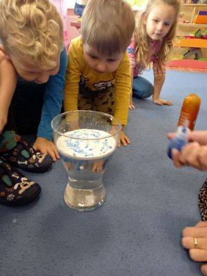 Grafika #3: KLUB MAŁEGO ODKRYWCY Jak powstaje deszcz