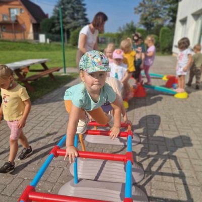 Grafika #4: Wakacyjne zabawy w ogrodzie przedszkolnym