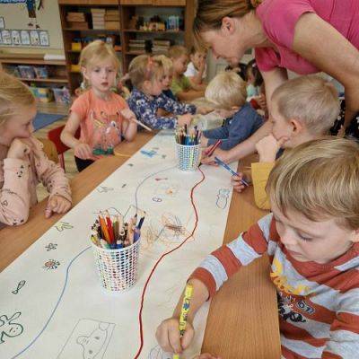 Grafika #2: 11.08.2023 - &quot;Genibot jedzie nad morze&quot; - zabawy z robotem edukacyjnym