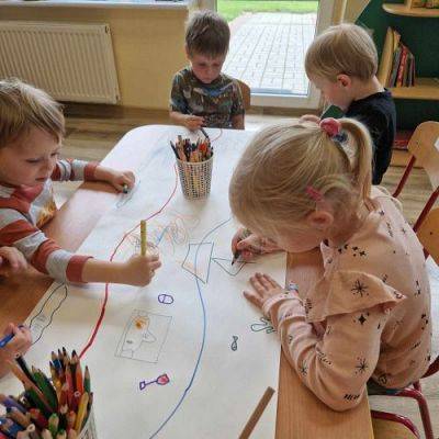 Grafika #3: 11.08.2023 - &quot;Genibot jedzie nad morze&quot; - zabawy z robotem edukacyjnym