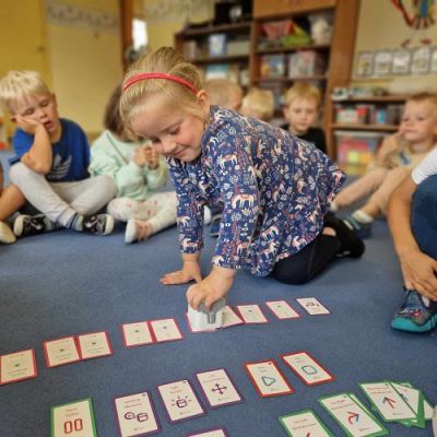 Grafika #11: 11.08.2023 - &quot;Genibot jedzie nad morze&quot; - zabawy z robotem edukacyjnym