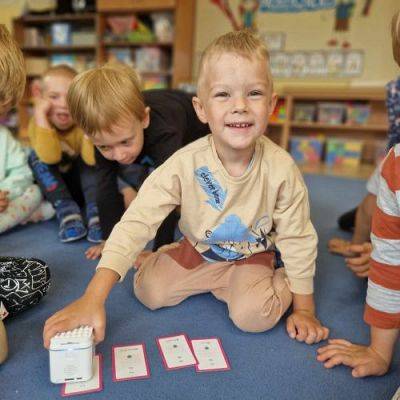 Grafika #17: 11.08.2023 - &quot;Genibot jedzie nad morze&quot; - zabawy z robotem edukacyjnym