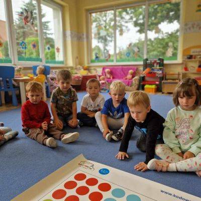 Grafika #20: 11.08.2023 - &quot;Genibot jedzie nad morze&quot; - zabawy z robotem edukacyjnym