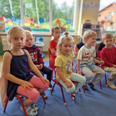 Grafika #6: Czerwony Kapturek - Zabawa w teatr w gr.I