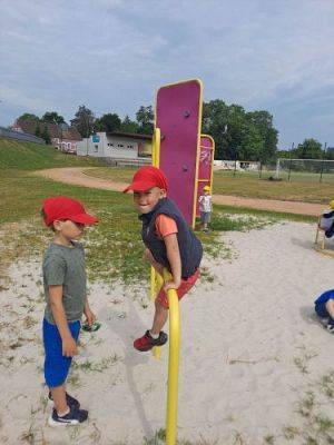 Grafika #1: 21.06.2023 Powitanie lata - Piknik na stadionie sportowym w Charbrowie