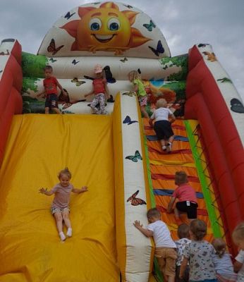 Grafika #7: 21.06.2023 Powitanie lata - Piknik na stadionie sportowym w Charbrowie