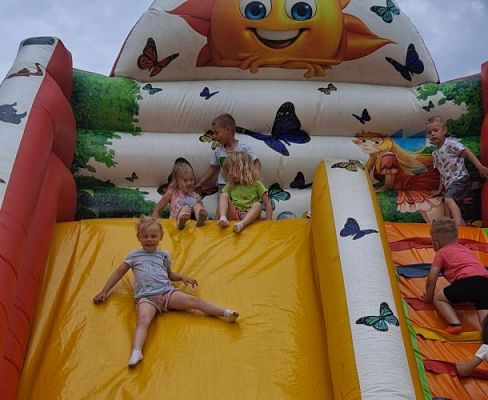 Grafika #14: 21.06.2023 Powitanie lata - Piknik na stadionie sportowym w Charbrowie