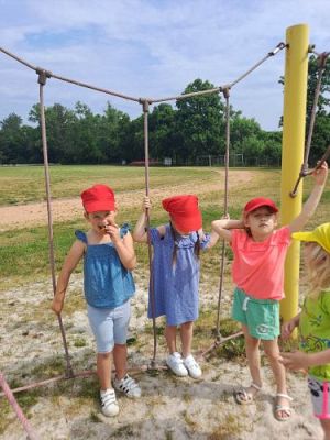 Grafika #17: 21.06.2023 Powitanie lata - Piknik na stadionie sportowym w Charbrowie