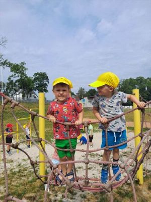 Grafika #20: 21.06.2023 Powitanie lata - Piknik na stadionie sportowym w Charbrowie